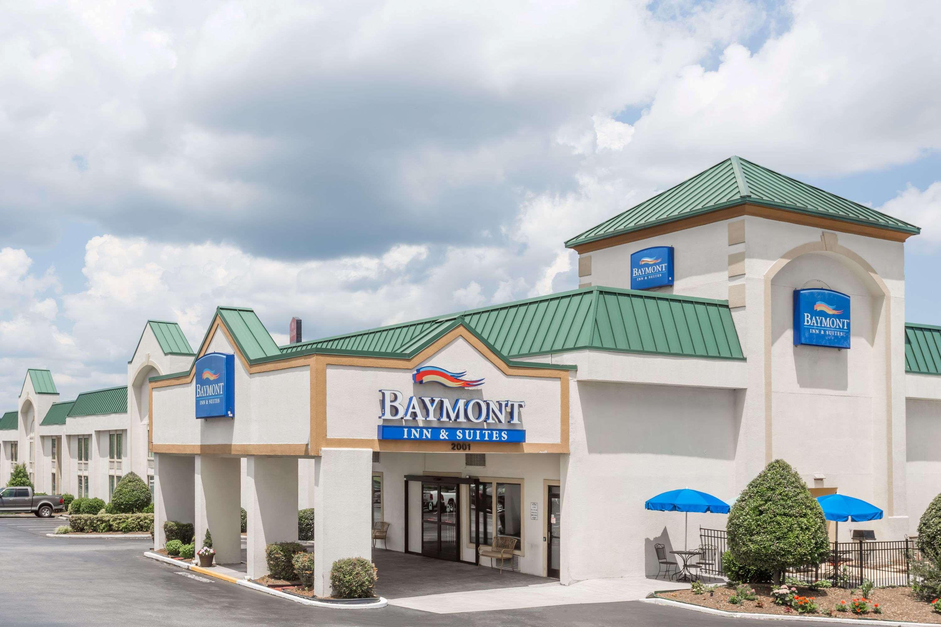 Baymont By Wyndham Greensboro/Coliseum Екстериор снимка