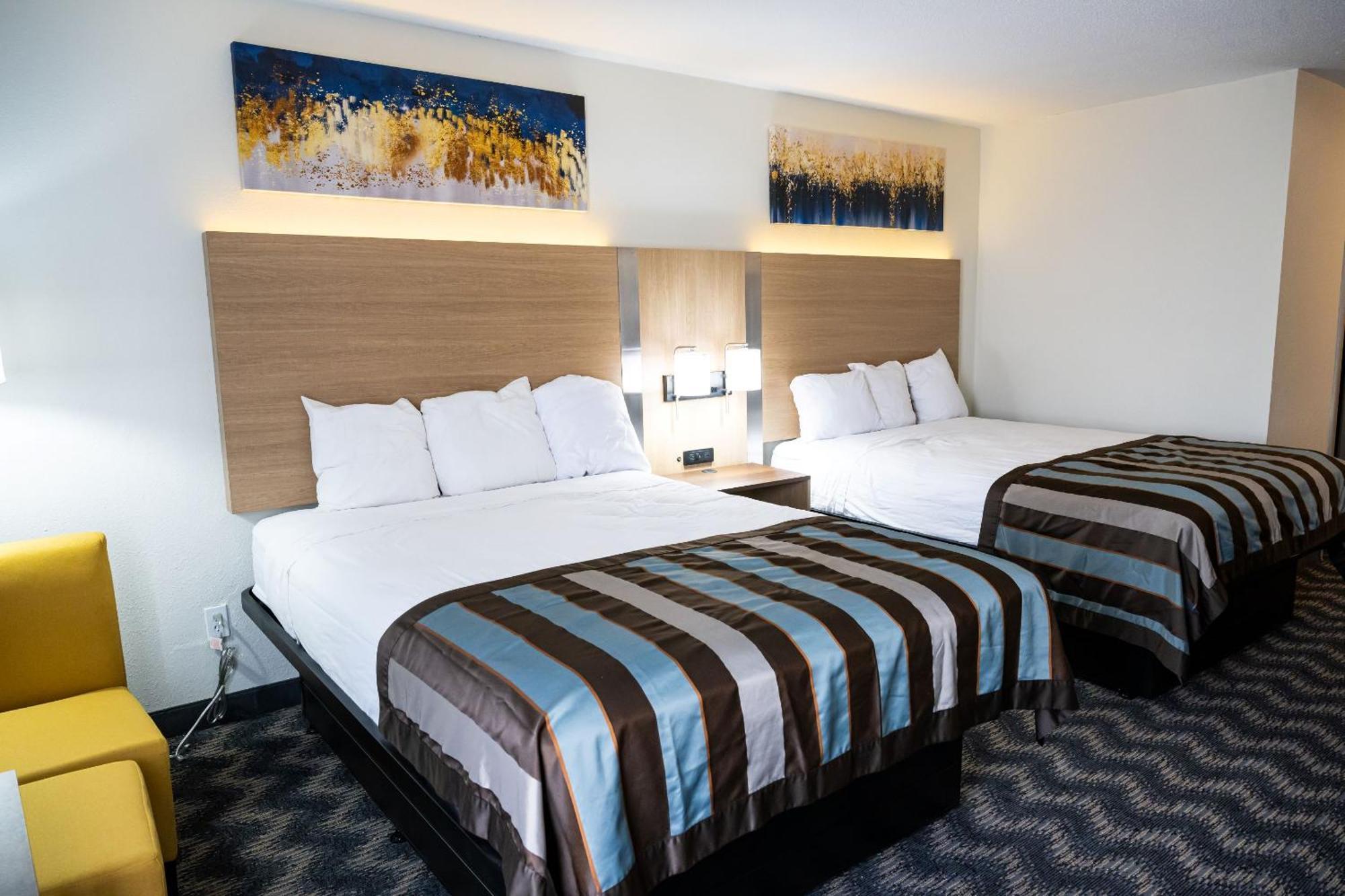 Baymont By Wyndham Greensboro/Coliseum Екстериор снимка